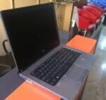 HP ProBook 645 A6-4400M هو لابتوب عملي من الفئة الاقتصادية، موجه للمستخدم اللي بيحتاج جهاز بسيط للمهام اليومية زي التصفح، الدراسة، والبرامج الخفيفة. بيتميز بتصميم احترافي ومتانة كويسة وسعر مناسب للميزانيات المحدودة.